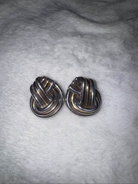 Jewelry - Silver/gold tone Knot pierced/Clip-On Earrings